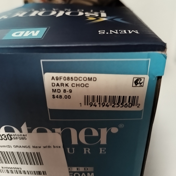 New Men Slippers / Size 8-9 - Picture 9 of 9